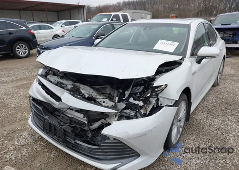 2020 Toyota Camry Xle Hybrid z USA, uszkodzony, nr VIN 4T1F31AK3LU543715